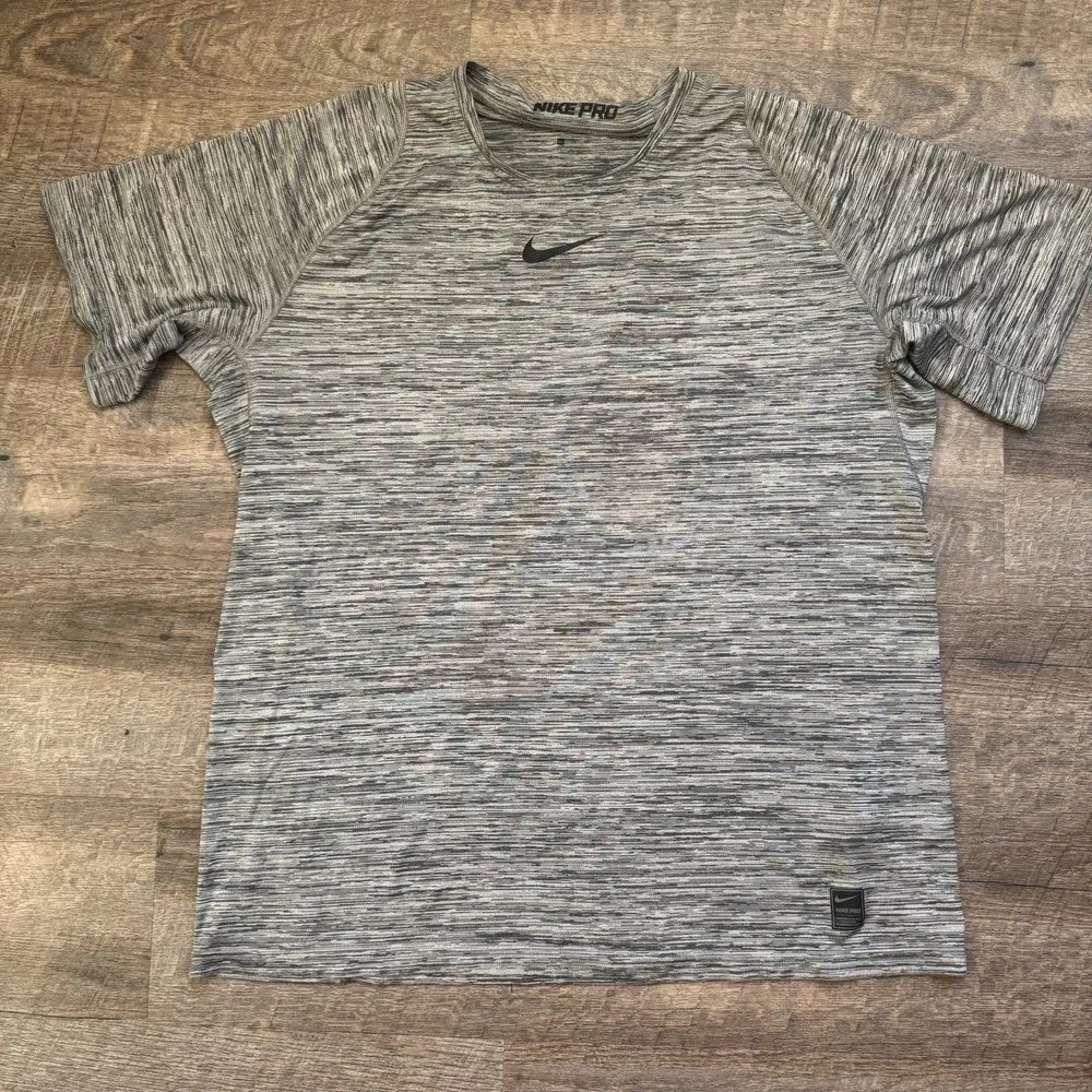 Nike Pro Men's Sz 2XL‎ Dri Fit Short Sleeve Workout Shirt Grey Stretch Crew Neck